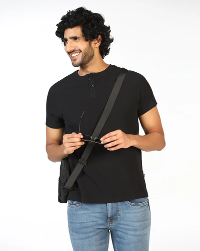Black_Henley_Collar_Textured_T_Shirt_Hann-ET003572Z1-image1